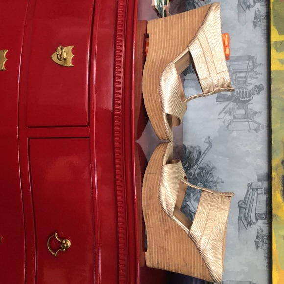 Gold Elaine Turner Wedges - Picture 2 of 7